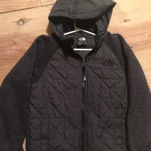Youth boys north face lighter weight jacket